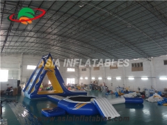 Combinaison de trampolines à eau flottante