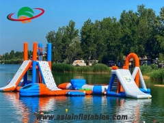 Parc aquatique flottant gonflable Combo de jeux d'eau gonflables