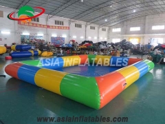 Équipement aquatique gonflable pour piscine